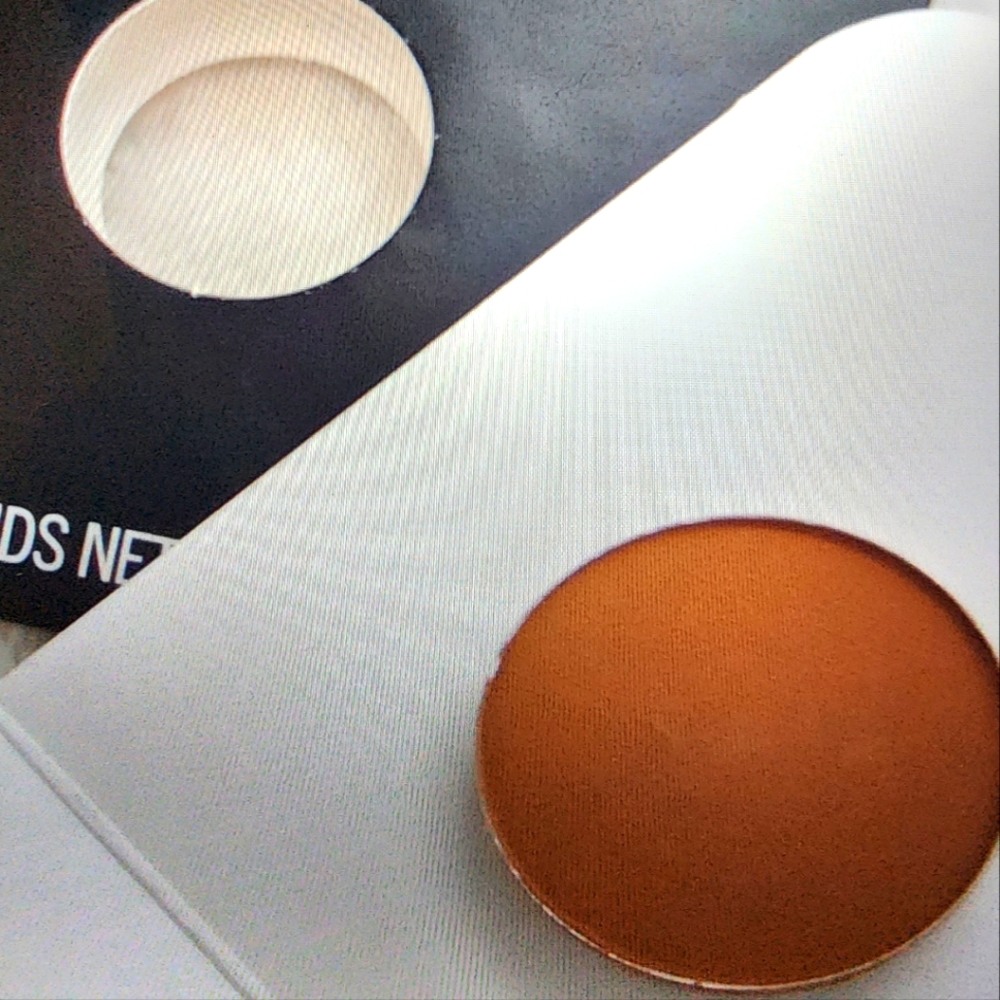 Mac pro pallete eyeshadow refill UNINTERRUPTED